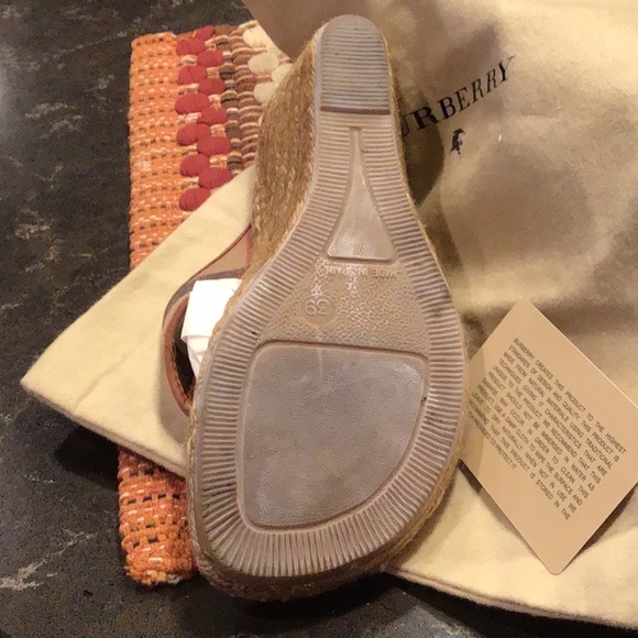 Burberry London wedge sandal. - Picture 4 of 8